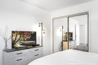 Spacious Condo with Mini Arcade and Coffee Bar - Stylish Lake Retreat Hotel a Village of Four Seasons