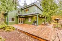 Remodeled home with large yard & kitchen in lovely forest setting - dog-friendly