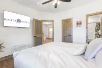 Water Views and Cozy Fireplace - Charming Nature Retreat