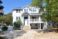 Private Pool and Recreation Room - Stylish Family Retreat Hotels in Currituck County