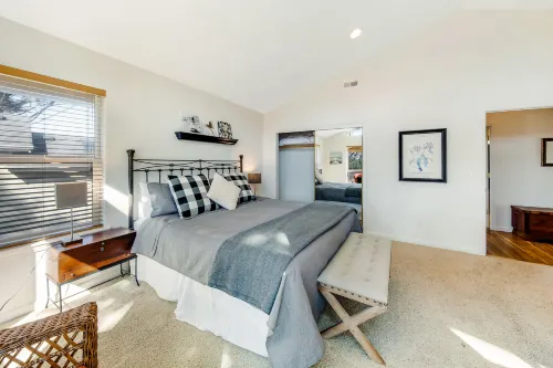 Beautiful Home with Ocean and Yaquina Lighthouse Views - Walk to the Beach