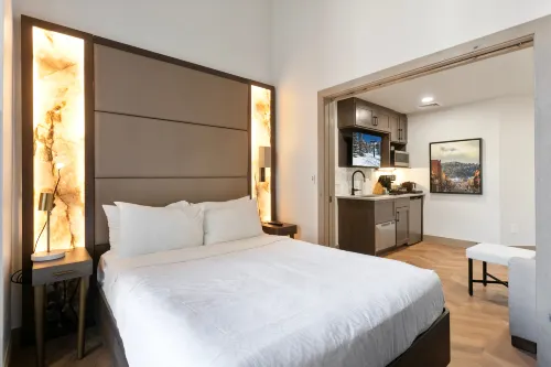 Ski in/out at Westgate, Remodeled studio, Resort amenities, Mutiple Pools, Spa and Restaurant 4803B