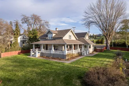 Breathtaking Views and Game Room - Charming HillsHyde Escape