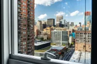 Stylish Apartment with City Skyline Views - Modern Urban Escape