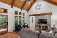 Riverside Oasis and Spacious Amenities - Charming Texas Retreat