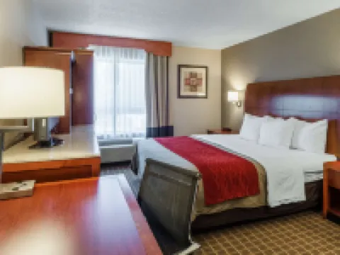 Comfort Inn & Suites Hotels in West Springfield