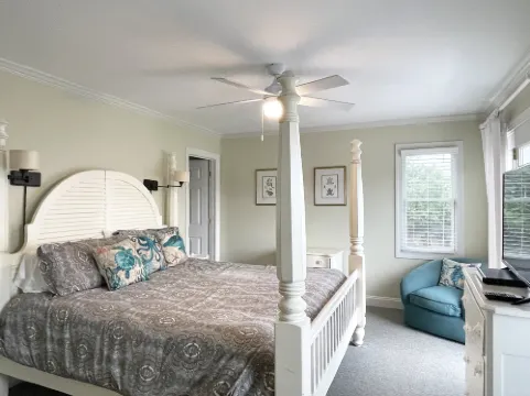 Boyette Pool and Scenic Deck - Charming Coastal Retreat