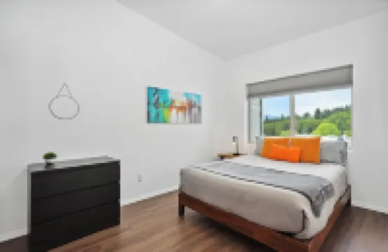 The Mountain View Penthouse in the Heart of Downtown White Salmon, Loft 18