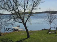 New Modern Lakefront Cabin on West Rush Lake