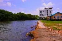 Sea Belize Relaxing Studio w SeaView Pool, Deck & Kitchenette by Airport, 1st FL