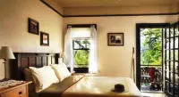 Belton Chalet Hotels in Coram