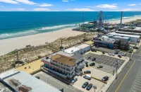 Oceanfront Escape Just Steps to Beach & Boardwalk with 4 Beach Badges 2 Car Park