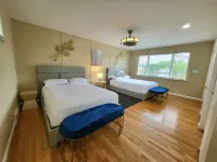 OASIS @ OCEAN BEACH PARK: 6 QUEEN BEDS