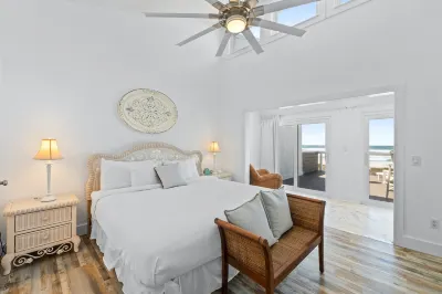 Direct Gulf Views and Spacious Living Area - Elegant Beachfront Haven