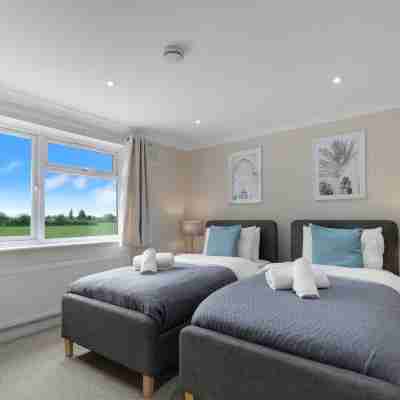 Stylish 4-Bedroom, 2-Bathroom Home in Brightside Avenue Rooms