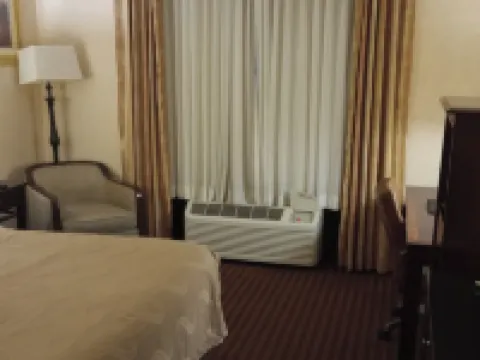 Quality Inn & Suites Hotels in Somerset