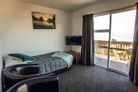 Nugget View Kaka Point Motels Hotels in Benhar