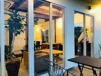 Guesthouse & Beach Cafe Fuego, Hostel Hoteles en Hyuga