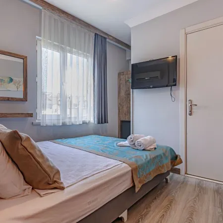 Seven City Hotel