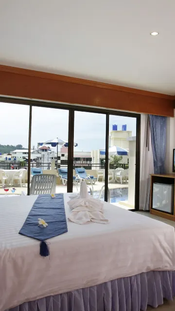 ห้องดีลักซ์ พร้อมทางลงสระว่ายน้ำ