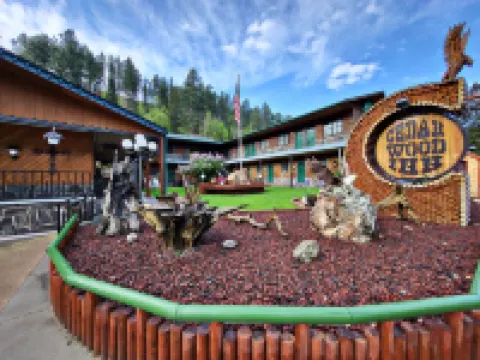 Cedar Wood Inn
