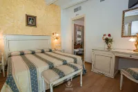 Viktoria Palace Hotel - balcony