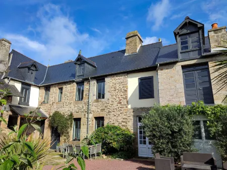 Gite Pavillon le 1900 Отели в г. Сен-Брис-ан-Коглес