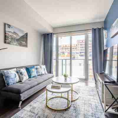 Beautiful Condos in the Heart of Downtown by Globalstay Rooms