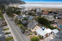 Grey Oak by AvantStay Coastal Charm Near Beach Golf