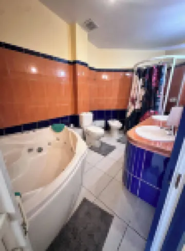 西班牙港迷人開間帶泳池通道