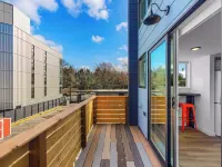 Echo Loft: A Modern Escape Hotels near Delridge