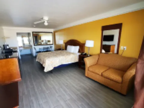 Deluxe Inn and Suites Hotels in Willacy County