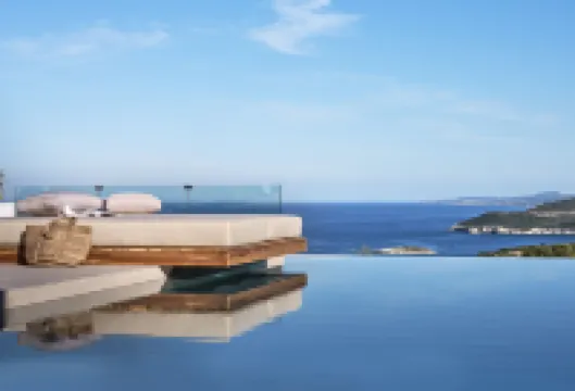 The Sall Suites Complex A - Iconic Sea Views, by ZanteWize