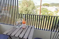 Uphill Unique Boutique Suites - View biển