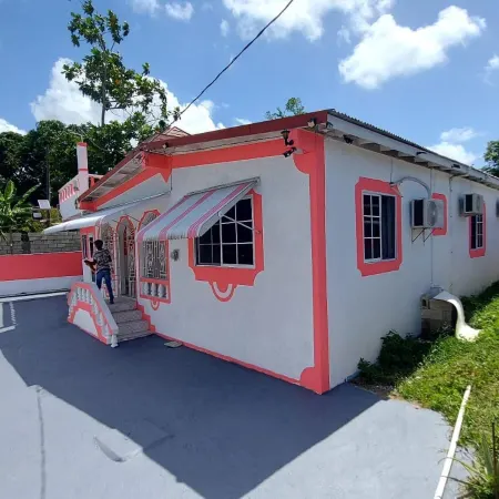 House - Sleeps 4 - Patio - Parking