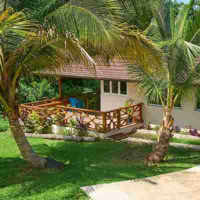 Eagle's Base Villa & Cottage Hotel Exterior