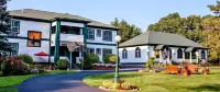 Victoria Resort and Bed & Breakfast - parking