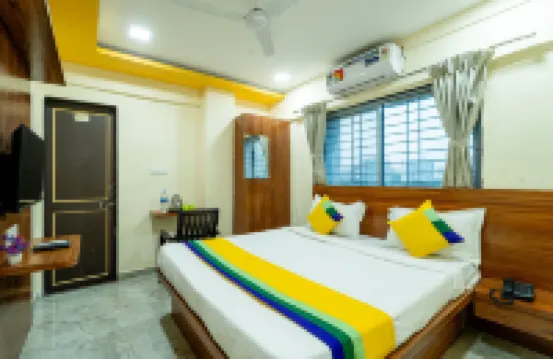 Itsy Hotels Anand Executive, Near Amanora Hotels near Hadapsar