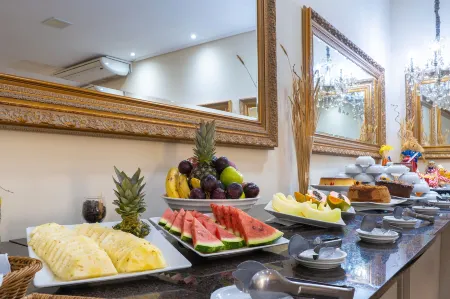 Faro Hotel Atibaia Отели рядом с достопримечательностью «Ghost Hotel Paintball e Airsoft Atibaia»