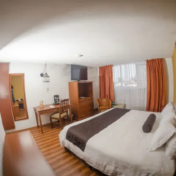 Howard Johnson by Wyndham Morelia Calle Real Hotels near Acueducto