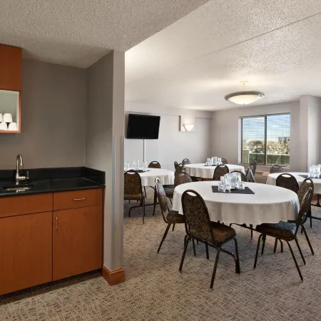 Wingate by Wyndham Fargo