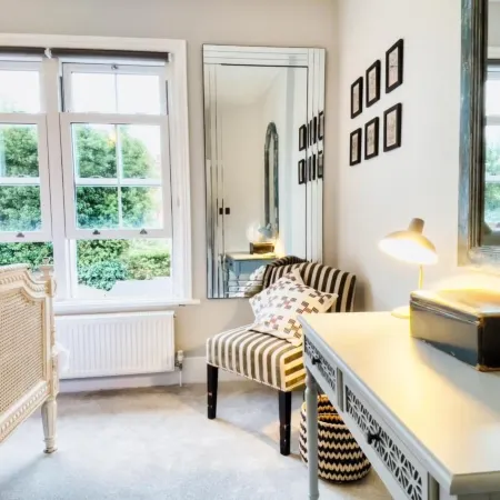 Poets Apartment with Free Parking by My Getaways