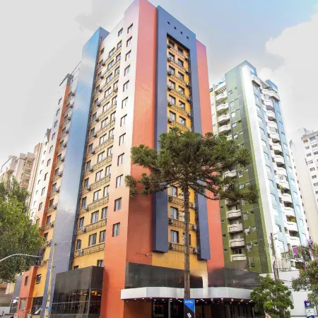 Slaviero Curitiba Shopping Отели рядом с достопримечательностью «Улица 24 часа»