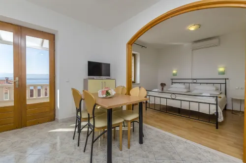Apartments and Rooms Lea