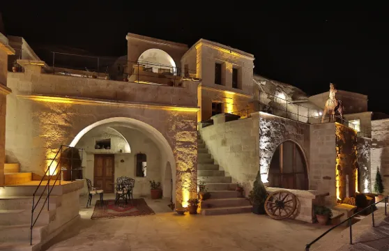 浦卡斯洞穴套房酒店