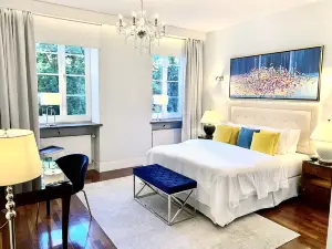 Mondrian Luxury Suites & Apartments Market Square I