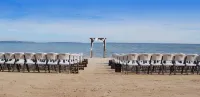 Mackinaw Beach and Bay Inn & Suites