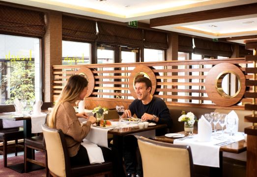 캠던 코트 호텔 실내 수영장 이미지