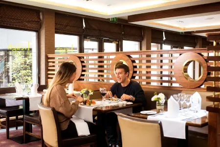 Camden Court Hotel Отели рядом со станцией Grand Canal Dock Dart Station