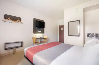 Motel 6 Kingston, on